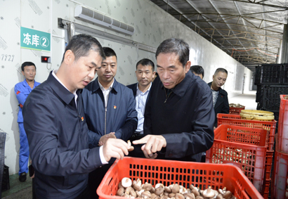 1571955083030085959.jpg 右一图片---陈坚(前排右一).jpg