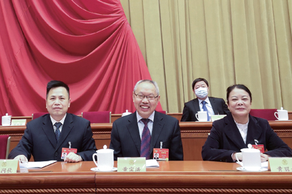 1615411919490019710.jpg 6住黔全国政协委员黄榜泉(左.jpg