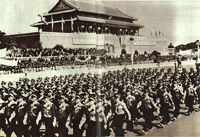 5196-3-1人民空军方队经过检阅台.jpg