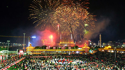 1768353812445019142.jpg 1月2日,2026贵州“村超”开幕式暨“村超村晚”活动在榕江县“村超”足球场举行。.jpg