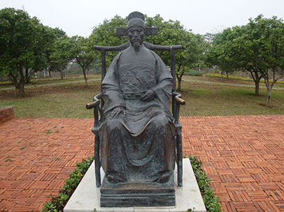 广东东莞状元笔公园内祁顺雕像.jpg